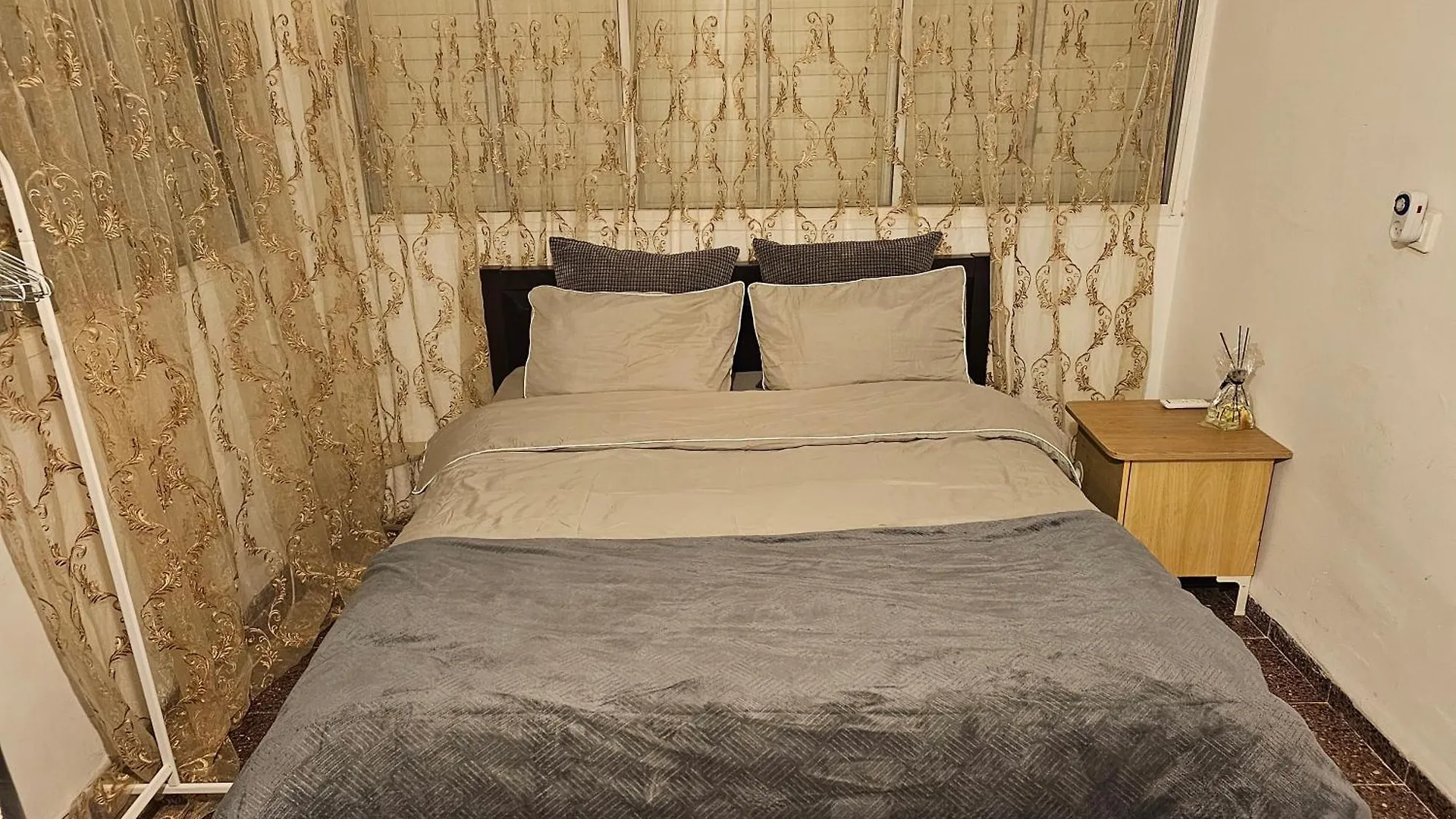 Apartment 4 Rooms נוה שאנן Haifa